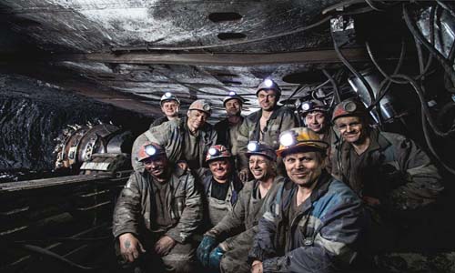 шахтеры в шахте